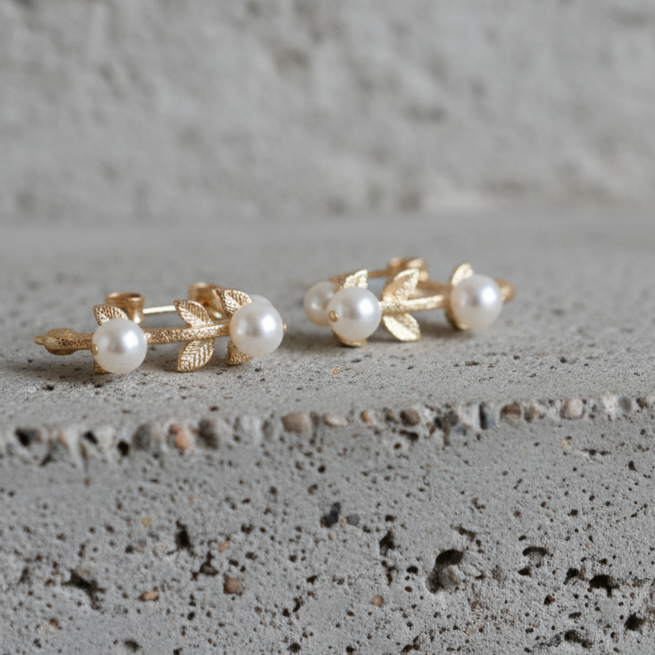 Gold Leaf and Pearl Earring